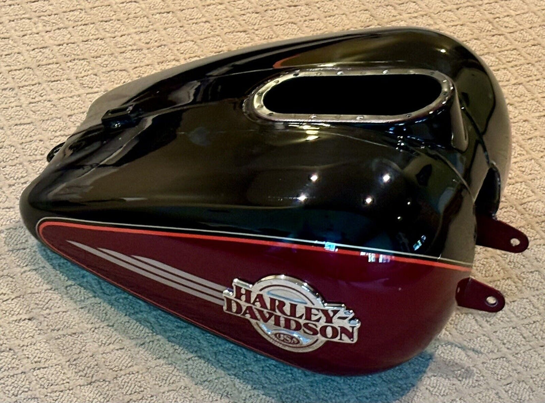 61356-05 HARLEY 2005 ELECTRA GLIDE FLHTCUI VIVID BLACK/LAVA RED GAS TANK OEM