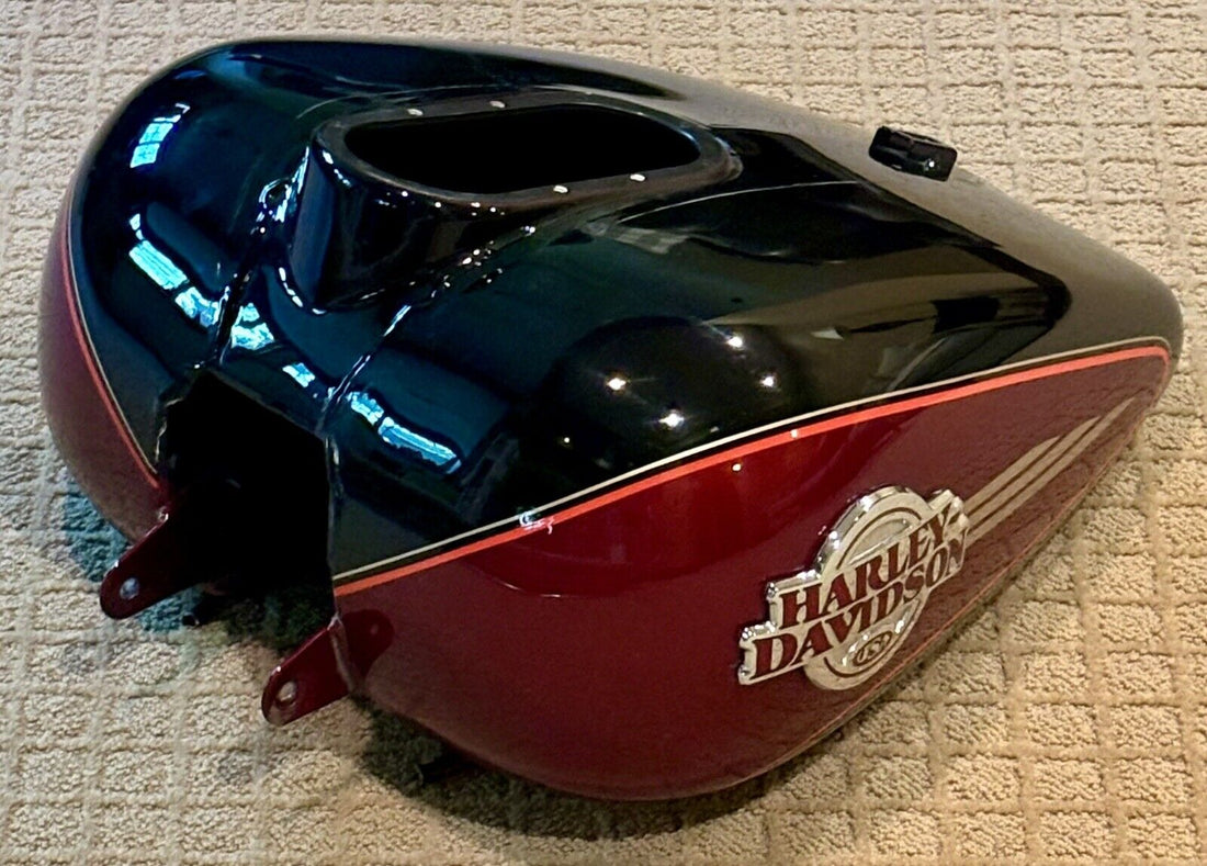 61356-05 HARLEY 2005 ELECTRA GLIDE FLHTCUI VIVID BLACK/LAVA RED GAS TANK OEM