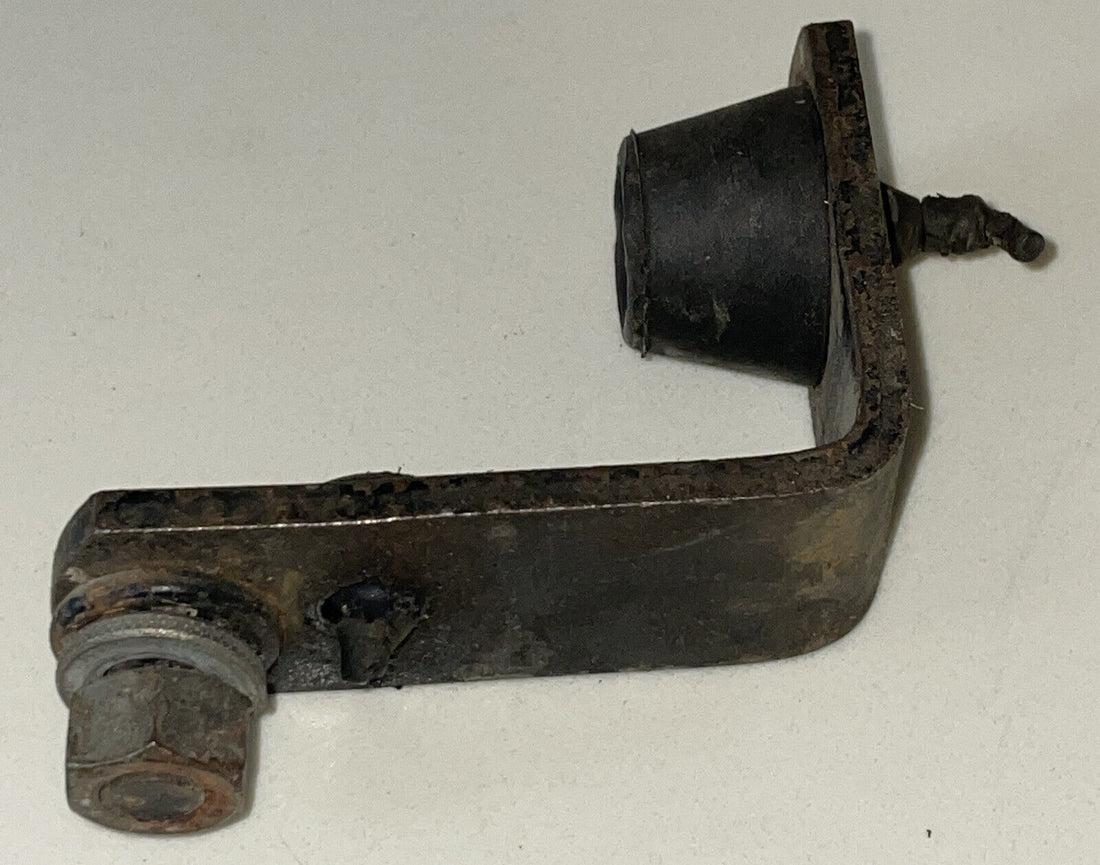 HARLEY-DAVIDSON GAS TANK REAR  MOUNTING BRACKET 1971-80 FX FXE SUPER GLIDE OEM