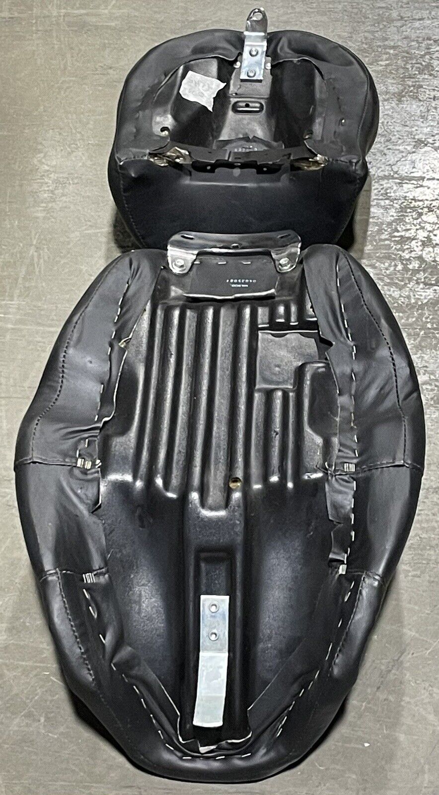 HARLEY-DAVIDSON 2007 TOURING 2 PIECE STUDDED DRIVER SOLO FRONT SEAT & PASSENGER PILLION