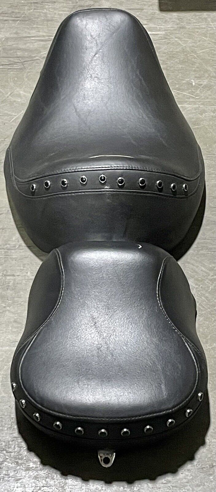 HARLEY-DAVIDSON 2007 TOURING 2 PIECE STUDDED DRIVER SOLO FRONT SEAT & PASSENGER PILLION