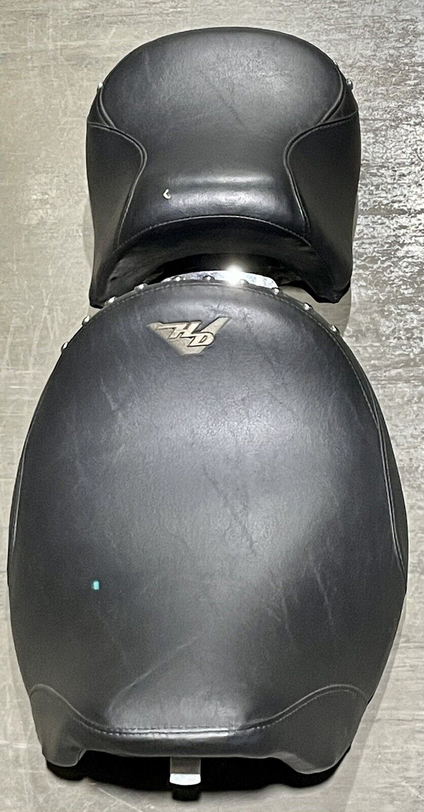 HARLEY-DAVIDSON 2007 TOURING 2 PIECE STUDDED DRIVER SOLO FRONT SEAT & PASSENGER PILLION