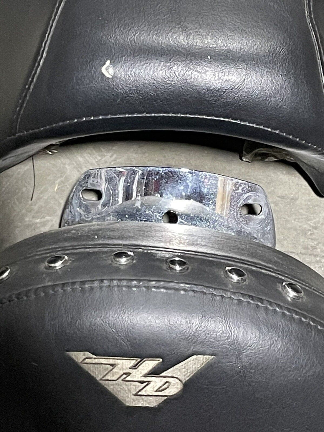 HARLEY-DAVIDSON 2007 TOURING 2 PIECE STUDDED DRIVER SOLO FRONT SEAT & PASSENGER PILLION