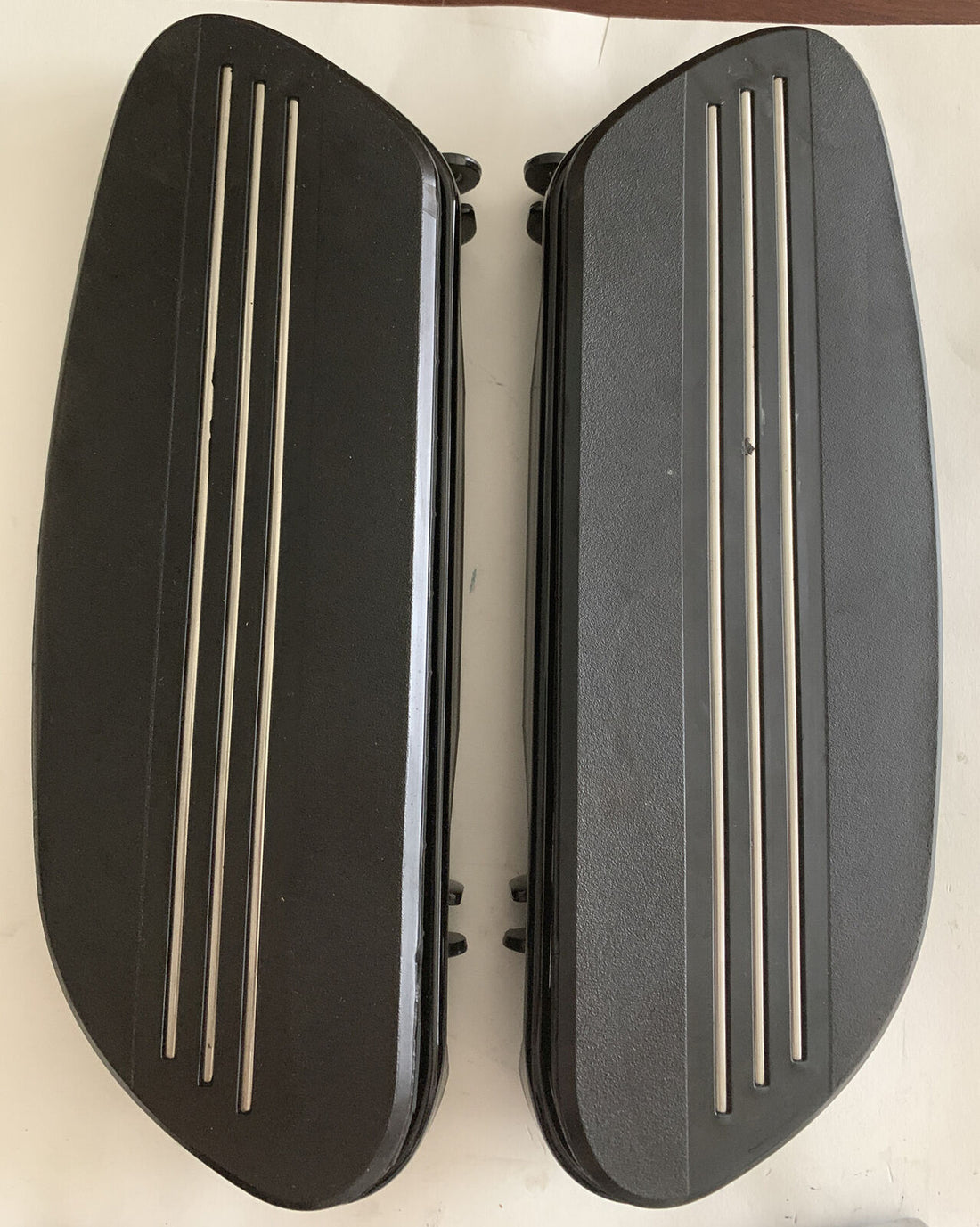 HARLEY-DAVIDSON TOURING MODEL  BLACK AND RUBBER INSERT FLOORBOARD SET   OEM NOS