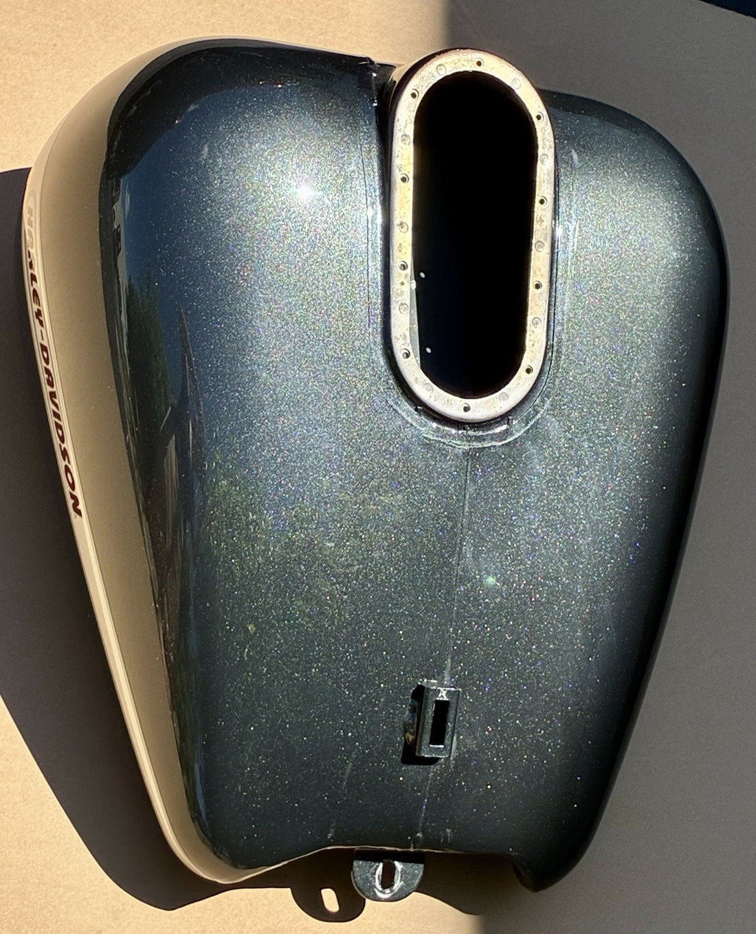 
  
  HARLEY-DAVIDSON BLACK PEARL FLTRI GAS TANK OEM
  

