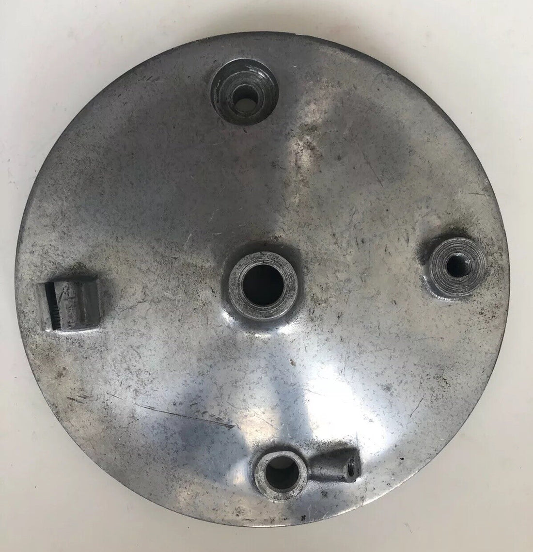 
  
  HARLEY 1967 AERMACHI SPRINT  250 SS   ALUMINUM  FRONT BRAKE BACKING PLATE   OEM
  
