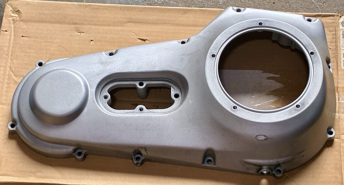 
  
  60506-99 HARLEY-DAVIDSON 1999-2006 SOFTAIL PRIMARY COVER OEM
  
