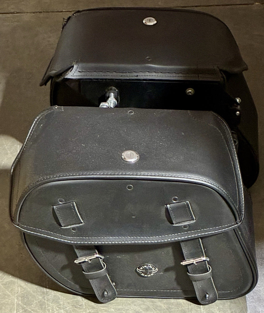 
  
  VIKING 2000-2017 SOFTAIL HARLEY BOLT ON LEATHER SADDLE BAGS
  

