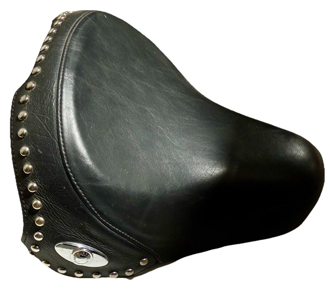 
  
  HARLEY-DAVIDSON STUDDED SOFTAIL SOLO SEAT OEM
  
