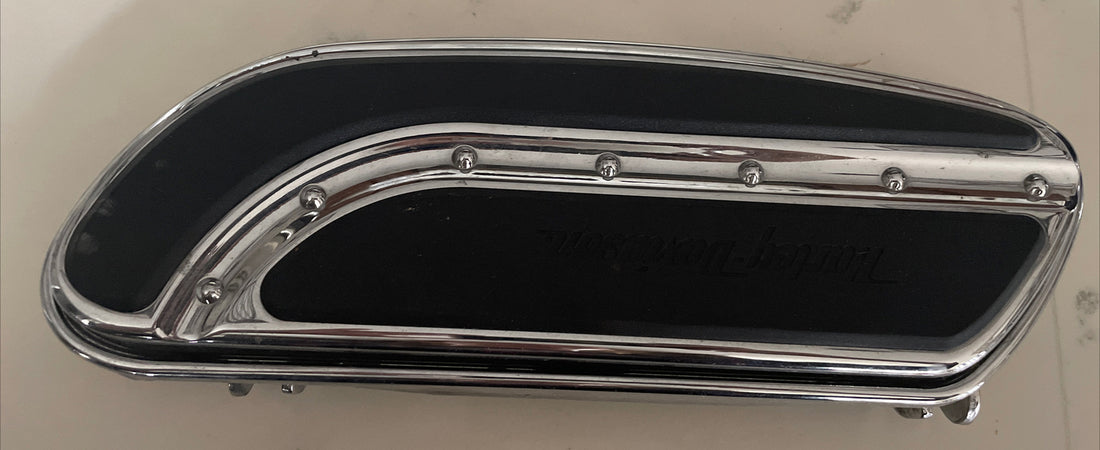 
  
  HARLEY-DAVIDSON TOURING ROAD KING CVO IRONSIDE RIGHT FRONT FLOORBOARD OEM
  
