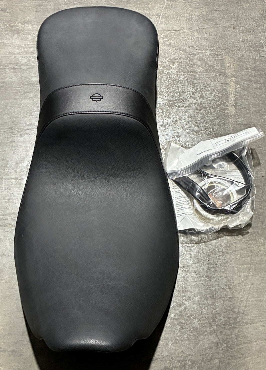 
  
  51527-09 2008-2023 TOURING RALLY RUNNER SEAT NOS NEW OEM
  
