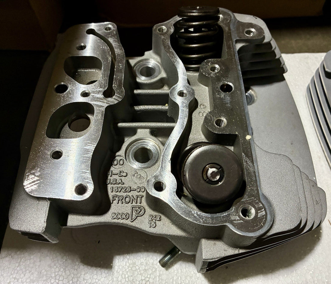
  
  16723-99 & 16725-99 HARLEY-DAVIDSON 1999-2003 DYNA SOFTAIL TOURING HEADS OEM
  
