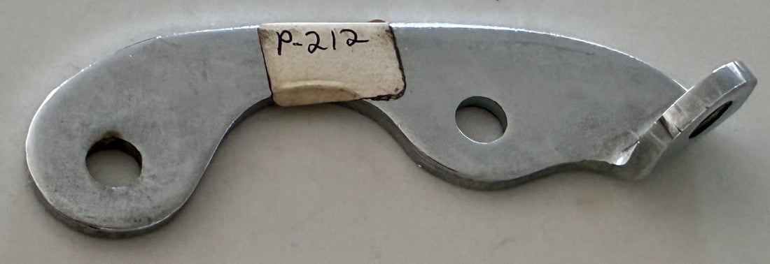
  
  212 PAUCHCO 1936-57 HARLEY BIG TWINS CHROME CLUTCH CABLE RELEASE BRACKET CUSTOM
  
