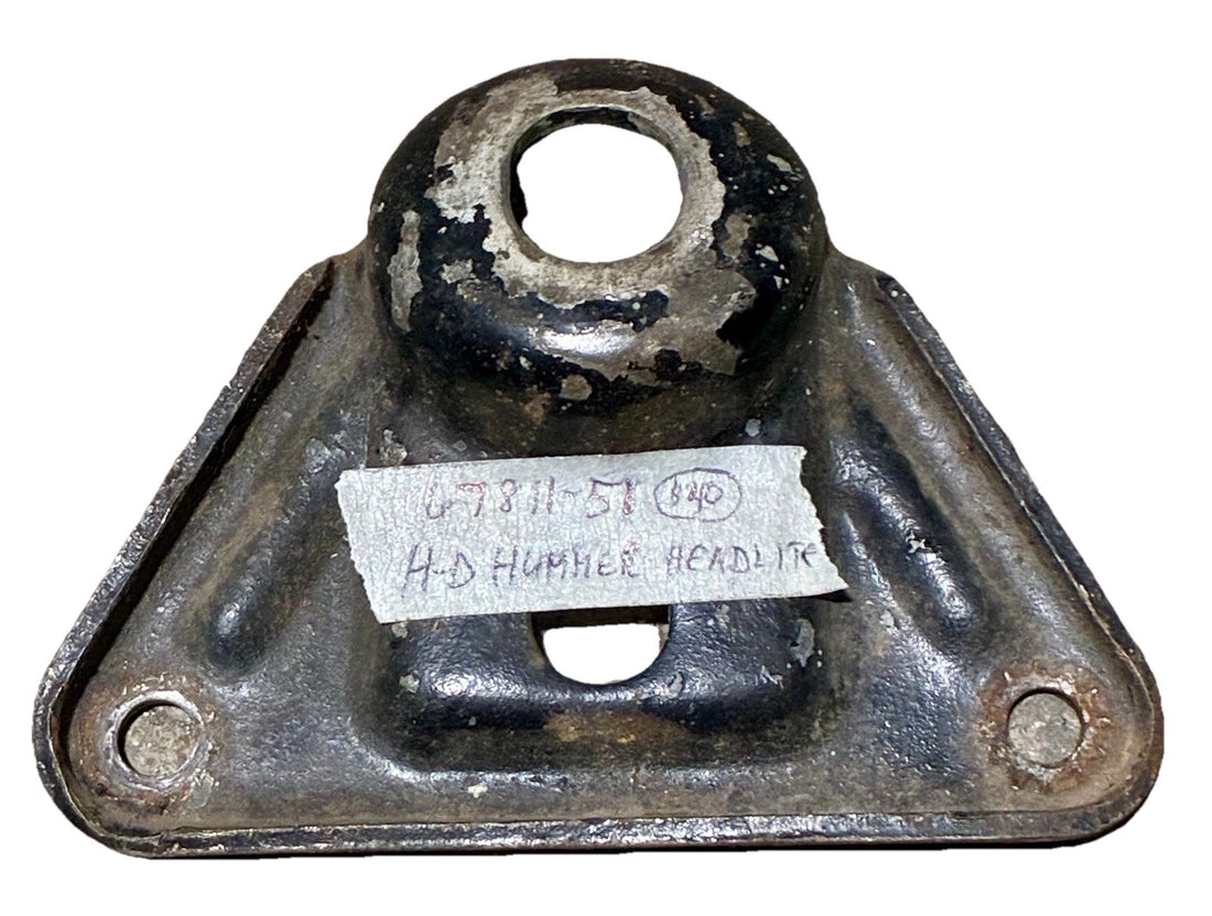 
  
  67811-51 HARLEY-DAVIDSON HUMMER HEADLIGHT MOUNT BRACKET OEM
  
