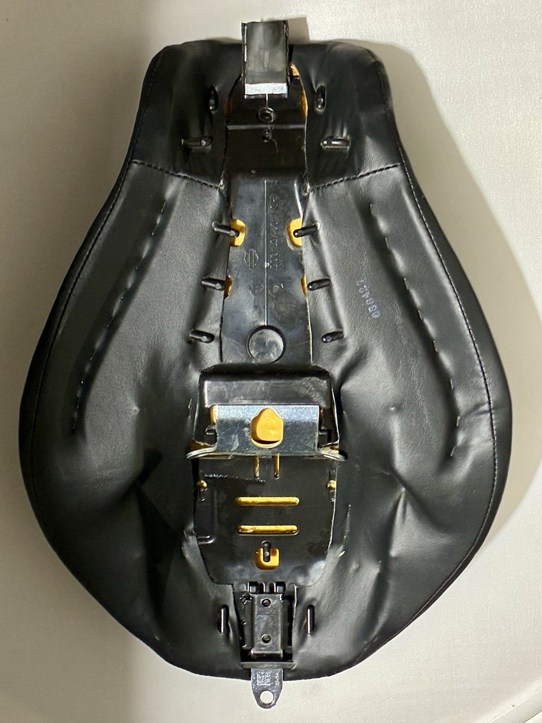 
  
  ROW-92/61-0067 HARLEY-DAVIDSON SPORTSTER SOLO SEAT OEM NTO
  
