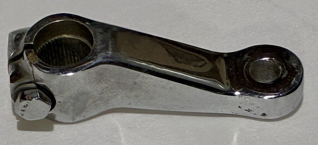 
  
  52699-65 HARLEY-DAVIDSON 1965-84 FL FLH FX CHROME LEFT PASSENGER FOOTPEG BRACKET
  
