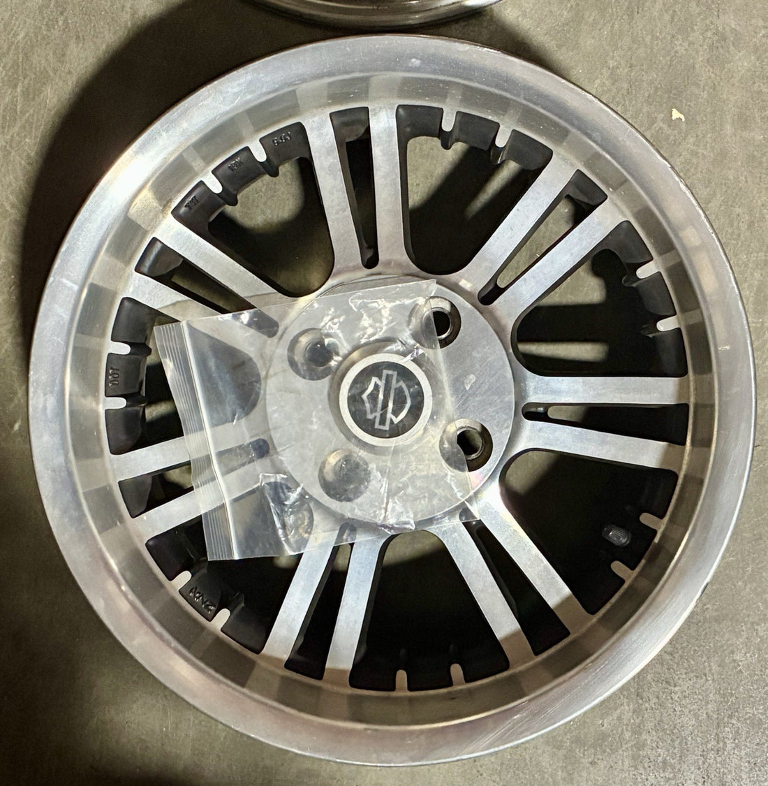 
  
  HARLEY-DAVIDSON 2009-2022  TRI-GLIDE REAR WHEEL RIM TRIKE 15x5.50 15 x 5.50