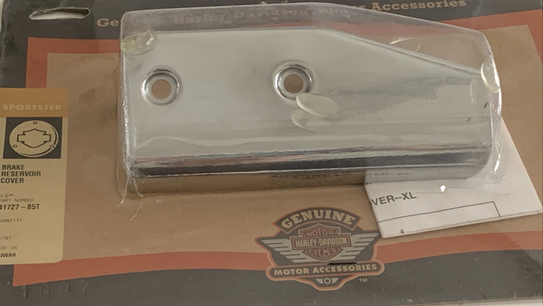 
  
  41727-85T HARLEY-DAVIDSON 1980-UP SPORTSTER REAR XL BRAKE RESERVOIR COVER OEM 
  
