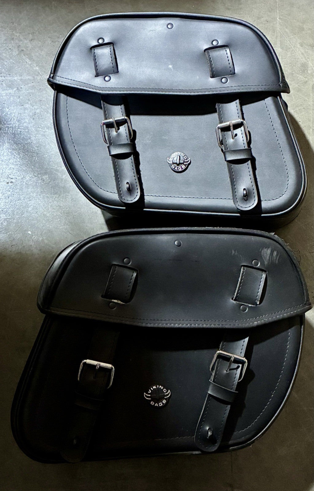 
  
  VIKING 2000-2017 SOFTAIL HARLEY BOLT ON LEATHER SADDLE BAGS
  
