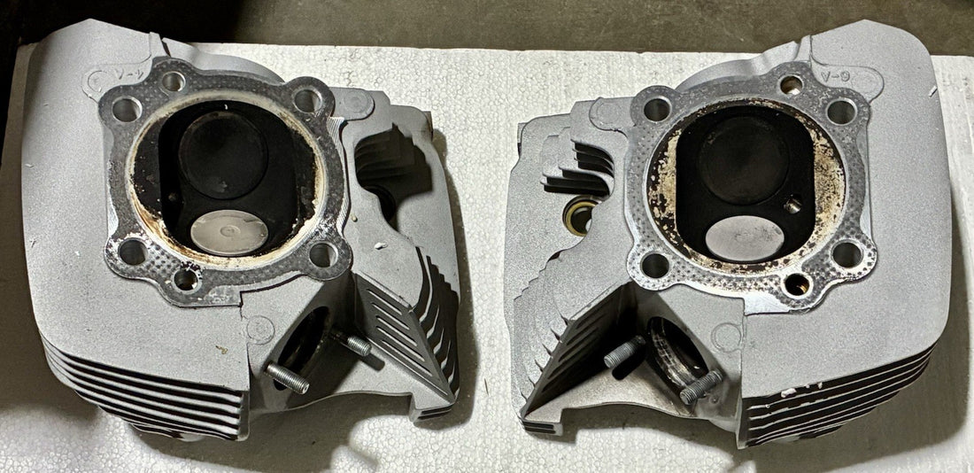 
  
  16723-99 & 16725-99 HARLEY-DAVIDSON 1999-2003 DYNA SOFTAIL TOURING HEADS OEM
  
