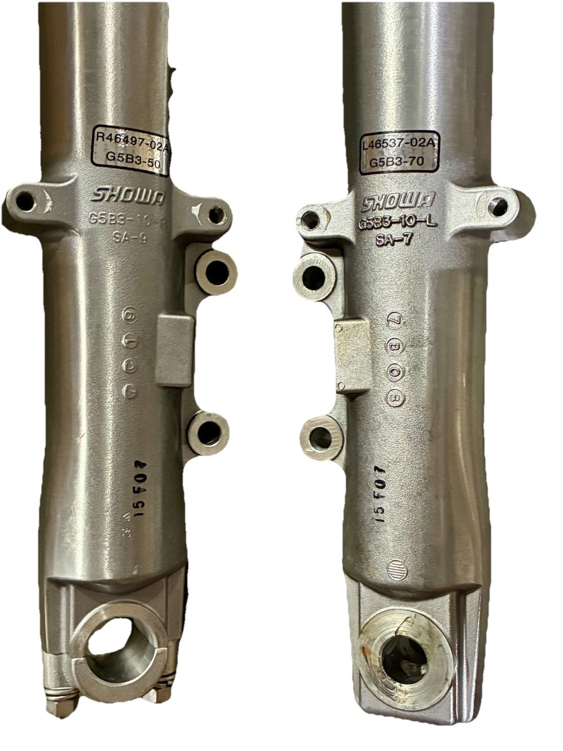 
  
  HARLEY-DAVIDSON 2000-LATER TOURING SHOWA LOWER FORK LEGS OEM NTO
  
