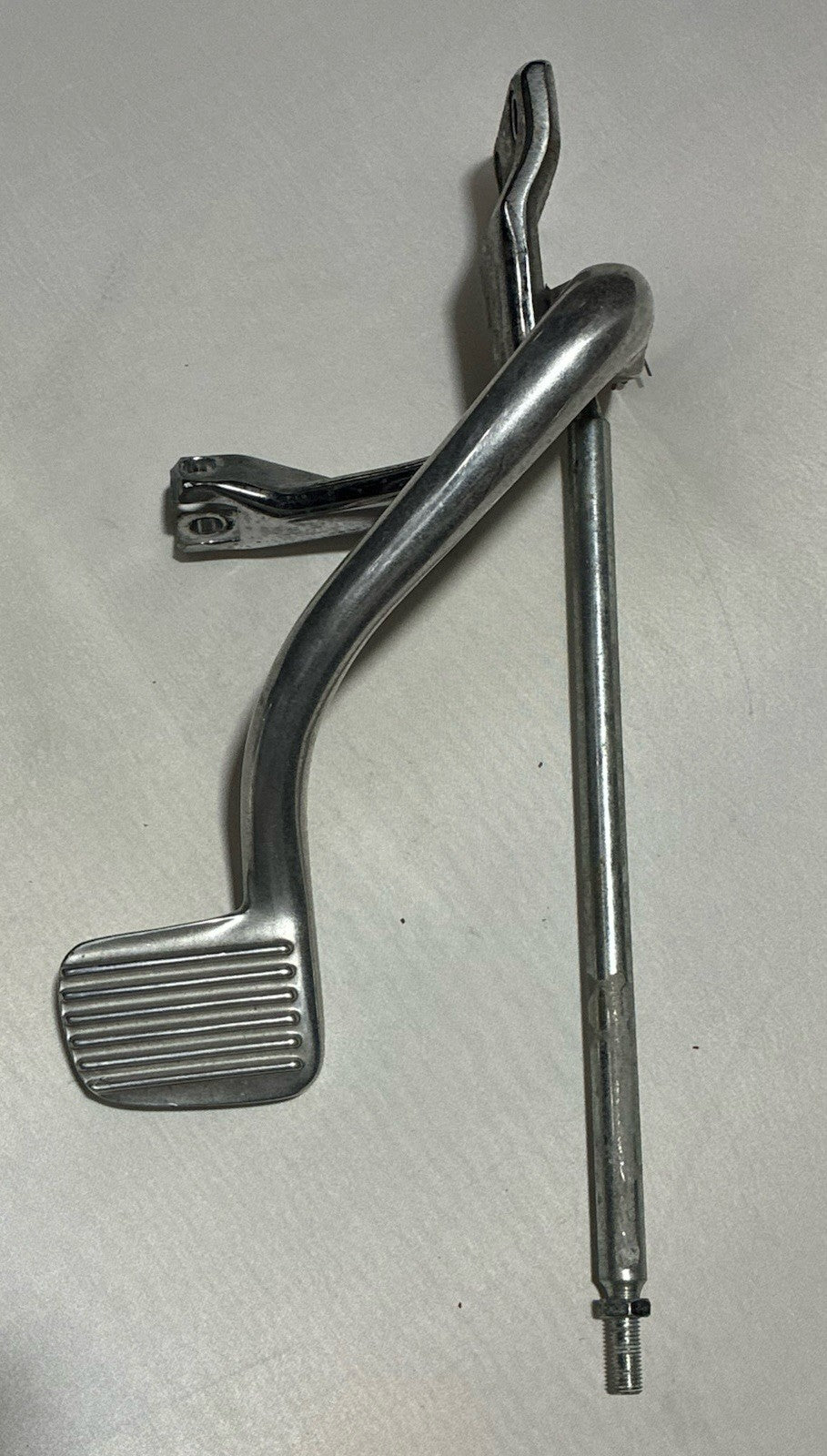 
  
  42502-90B HARLEY-DAVIDSON 2006-2017 DYNA MID CONTROL BRAKE PEDAL FOOT PEG MOUNT
  
