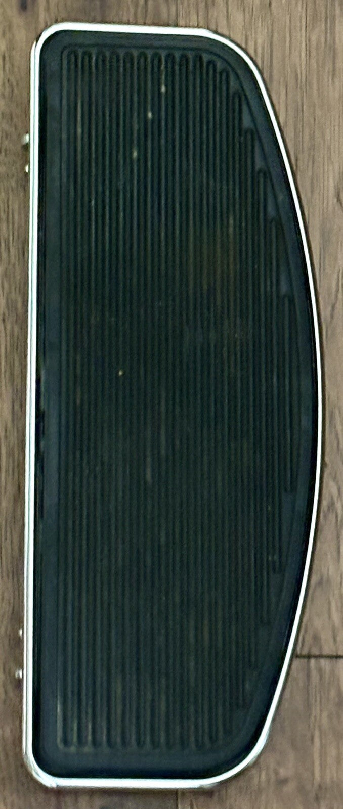 
  
  HARLEY-DAVIDSON RIGHT FLOORBOARD FOOTBOARD WITH INSERT OEM
  
