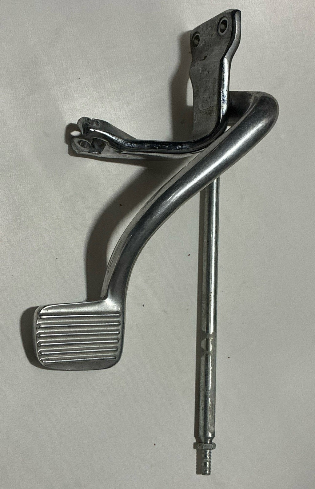 
  
  42502-90B HARLEY-DAVIDSON 2006-2017 DYNA MID CONTROL BRAKE PEDAL FOOT PEG MOUNT
  
