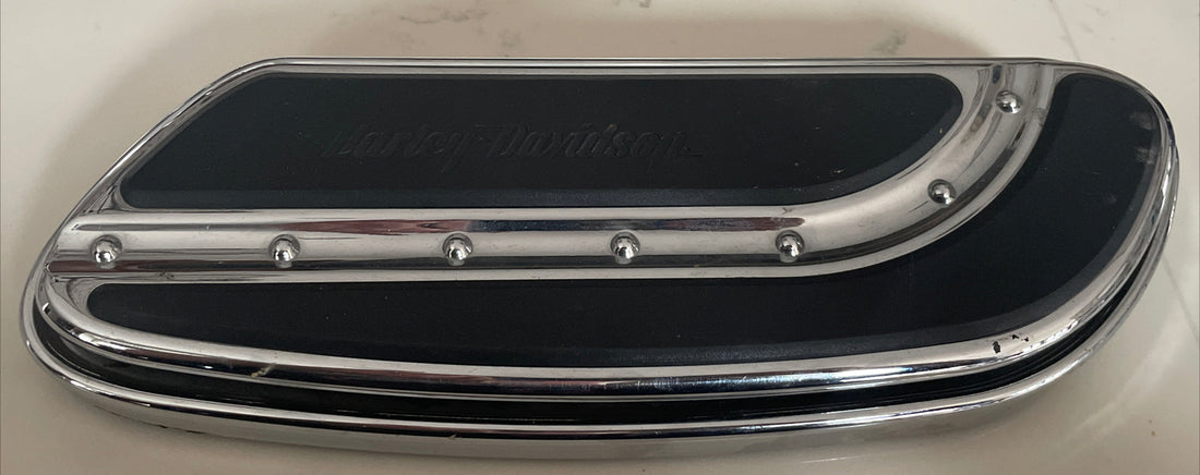 
  
  HARLEY-DAVIDSON TOURING ROAD KING CVO IRONSIDE RIGHT FRONT FLOORBOARD OEM
  
