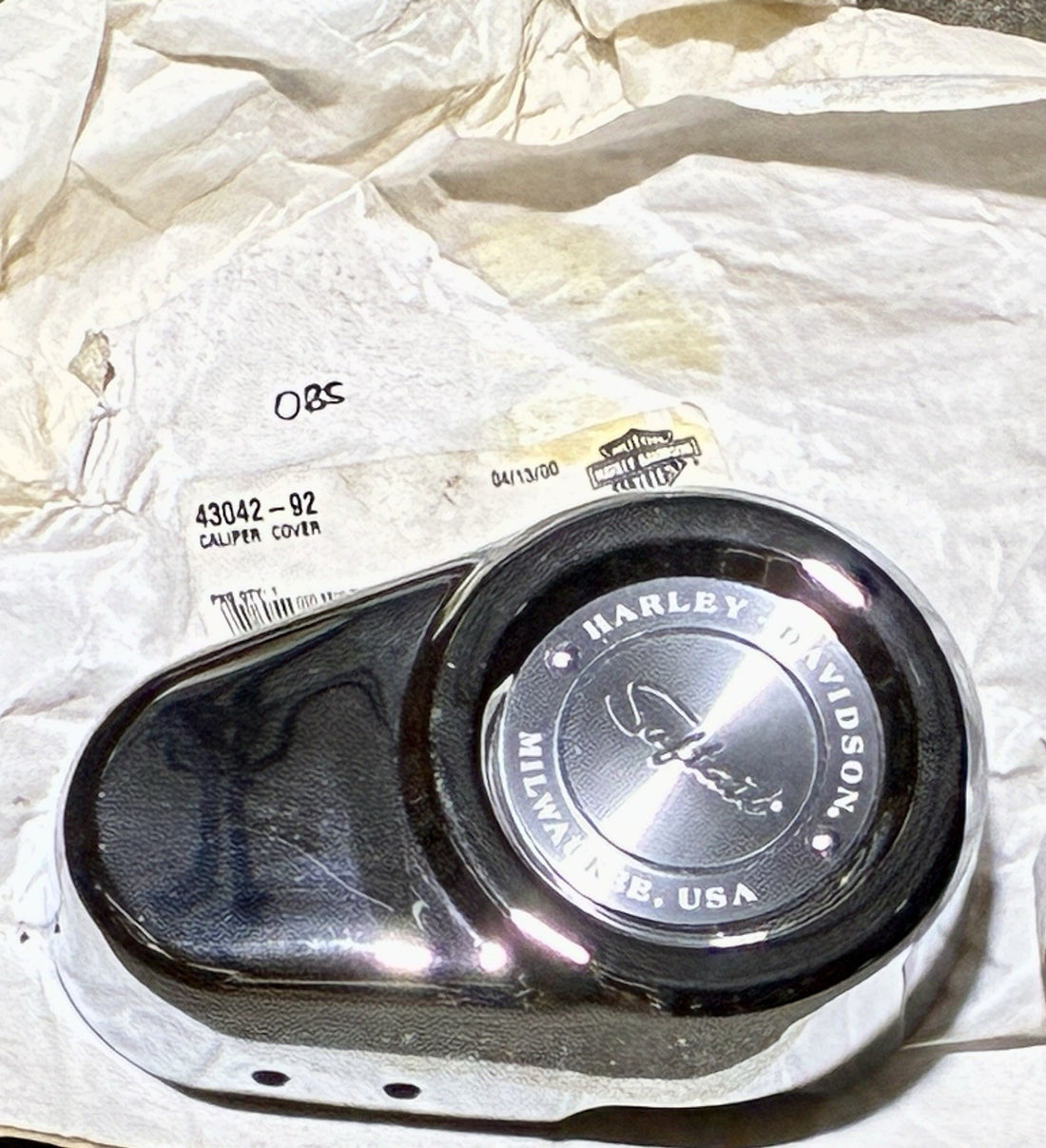 
  
  43042-92 HARLEY-DAVIDSON SOFTAIL MILWAUKEE, USA  CALIPER COVER OEM NOS
  
