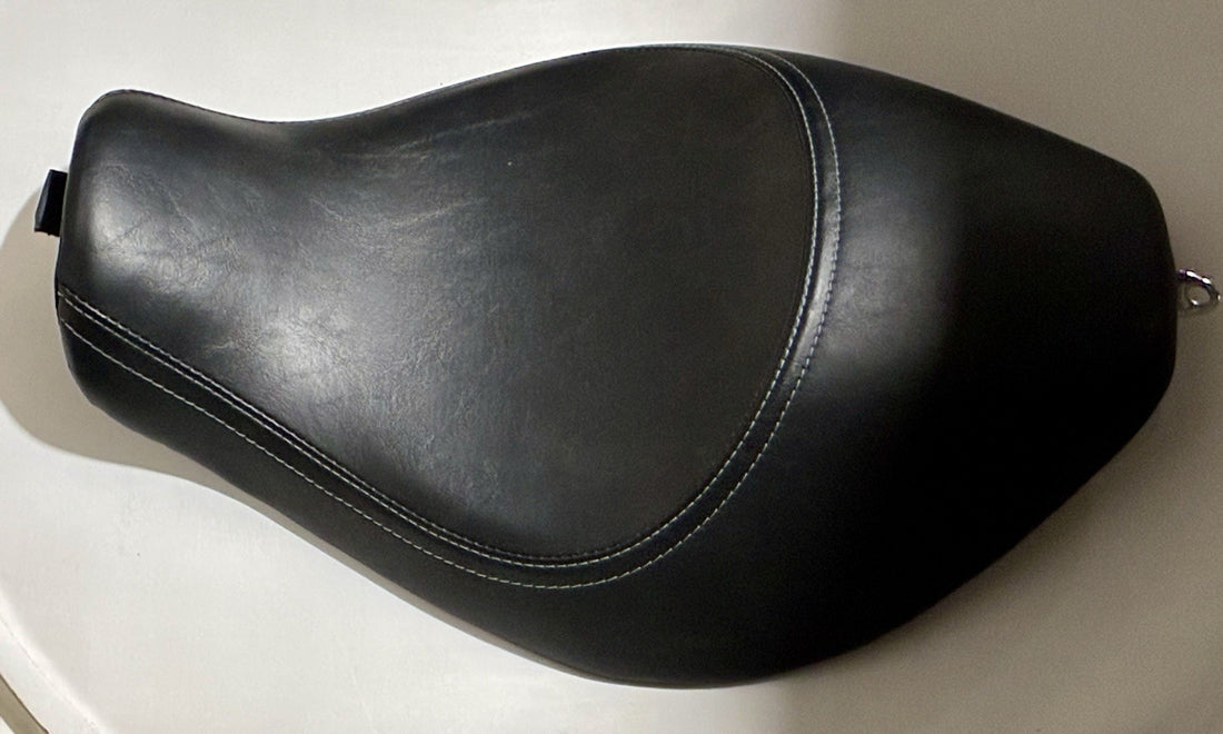 
  
  ROW-92/61-0067 HARLEY-DAVIDSON SPORTSTER SOLO SEAT OEM NTO
  
