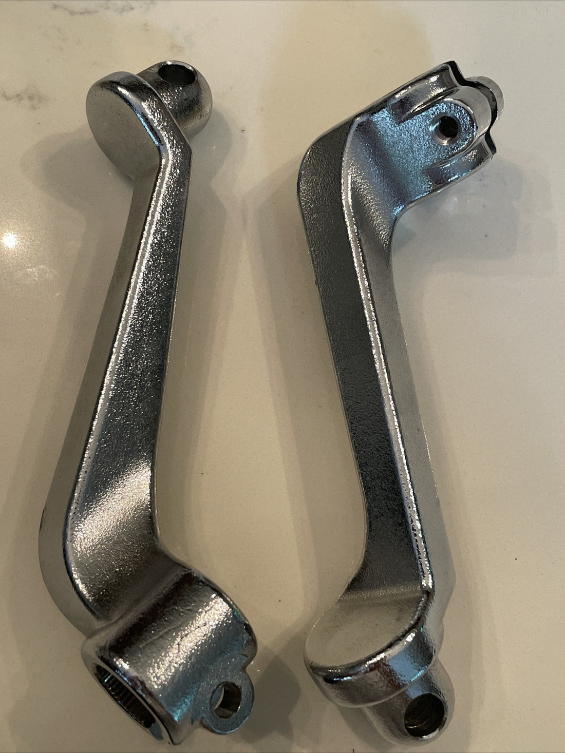 
  
  27-1735 V-TWIN 52-74 K & XL CHROME FOOTPEG SUPPORT SET DRIVER 50948-71 50949-67
  
