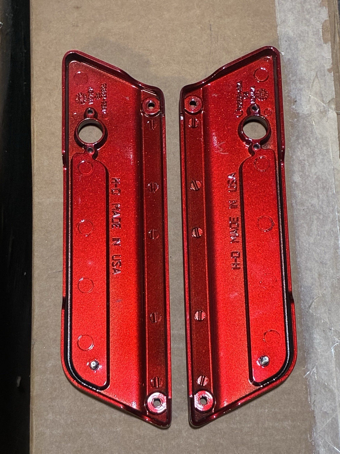 
  
  90601-93A & 90603-93A HARLEY-DAVIDSON RED SADDLEBAG LATCH COVERS
  
