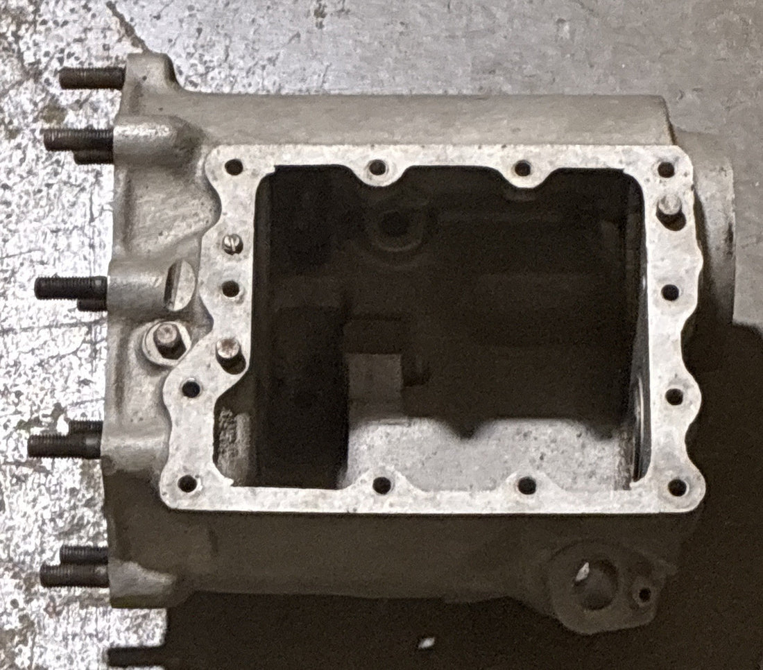 
  
  HARLEY-DAVIDSON L1944-E1945 KNUCKLEHEAD TRANSMISSION CASE OEM
  
