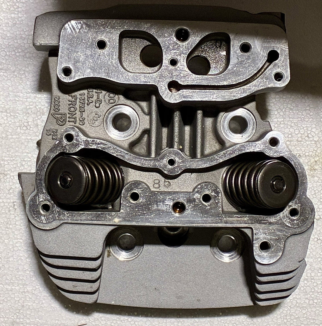 
  
  16723-99 & 16725-99 HARLEY-DAVIDSON 1999-2003 DYNA SOFTAIL TOURING HEADS OEM
  
