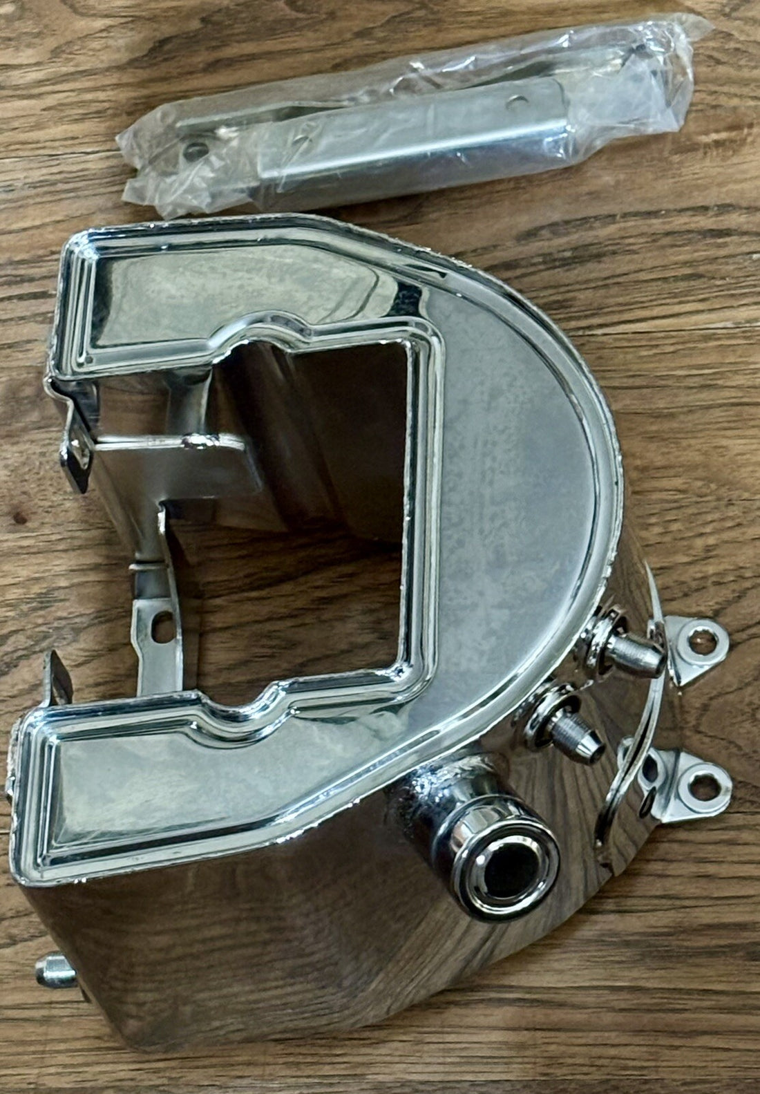 
  
  1958-1964 BIG TWIN CHROME  WRAP AROUND OIL TANK REPLACES HARLEY 62504-58 NOS
  
