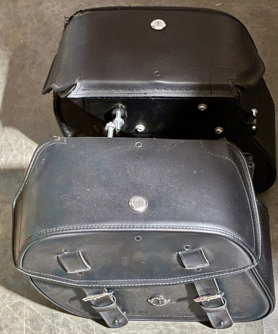 
  
  VIKING 2000-2017 SOFTAIL HARLEY BOLT ON LEATHER SADDLE BAGS
  

