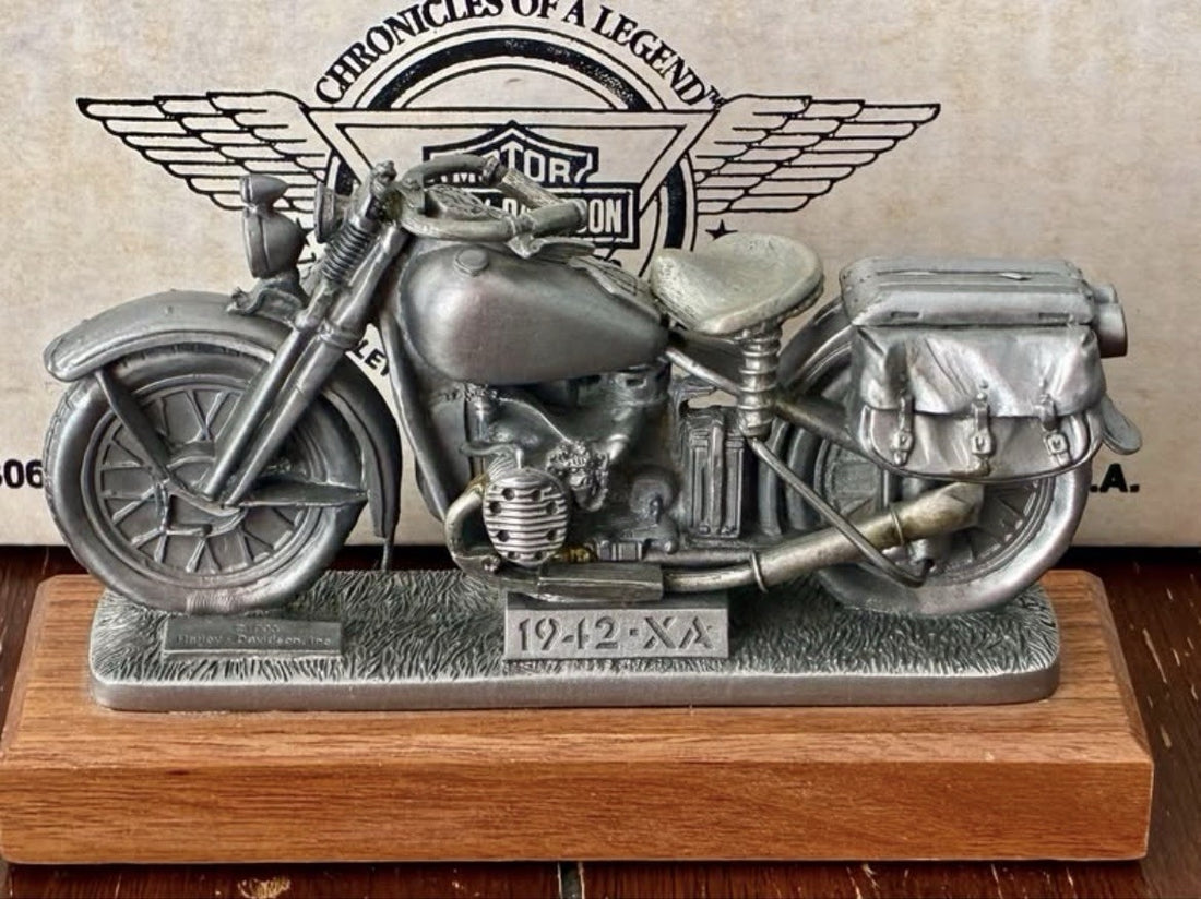 
  
  99306-93VT HARLEY-DAVIDSON 1942 XA TRAVELING MUSEUM PEWTER REPLICA NEW
  
