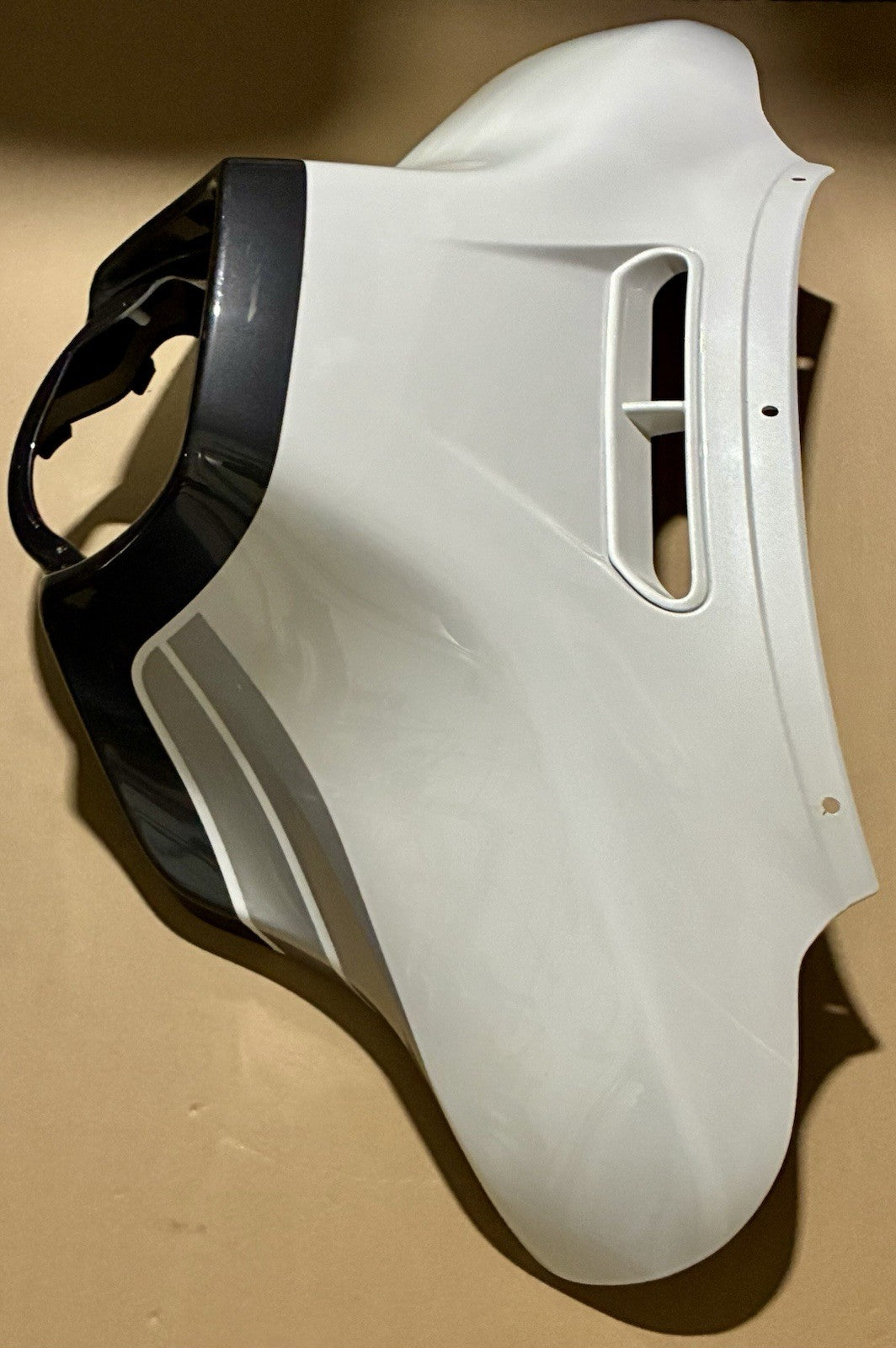 
  
  HARLEY-DAVIDSON 2020 FLHT OUTER FAIRING OEM
  
