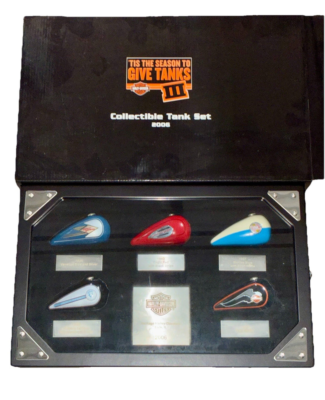 
  
  HARLEY-DAVIDSON TIS THE SEASON TO GIVE TANKS III 2006 COLLECTIBLE GAS TANK SET
  
