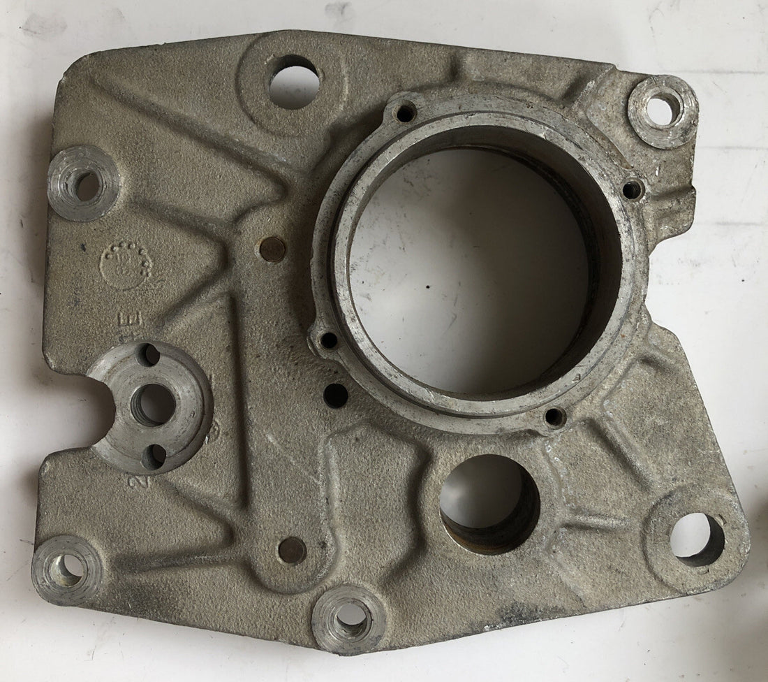 
  
  25237-84E  HARLEY-DAVIDSON 1984-1990 SPORTSTER    ALUM  TRANSMISSION TRAP DOOR 
  

