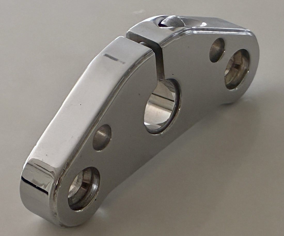 
  
  24-0994 V-TWIN 1988-2006 FXSTS HARLEY  CHROME BILLET TOP TRIPLE TREE
  
