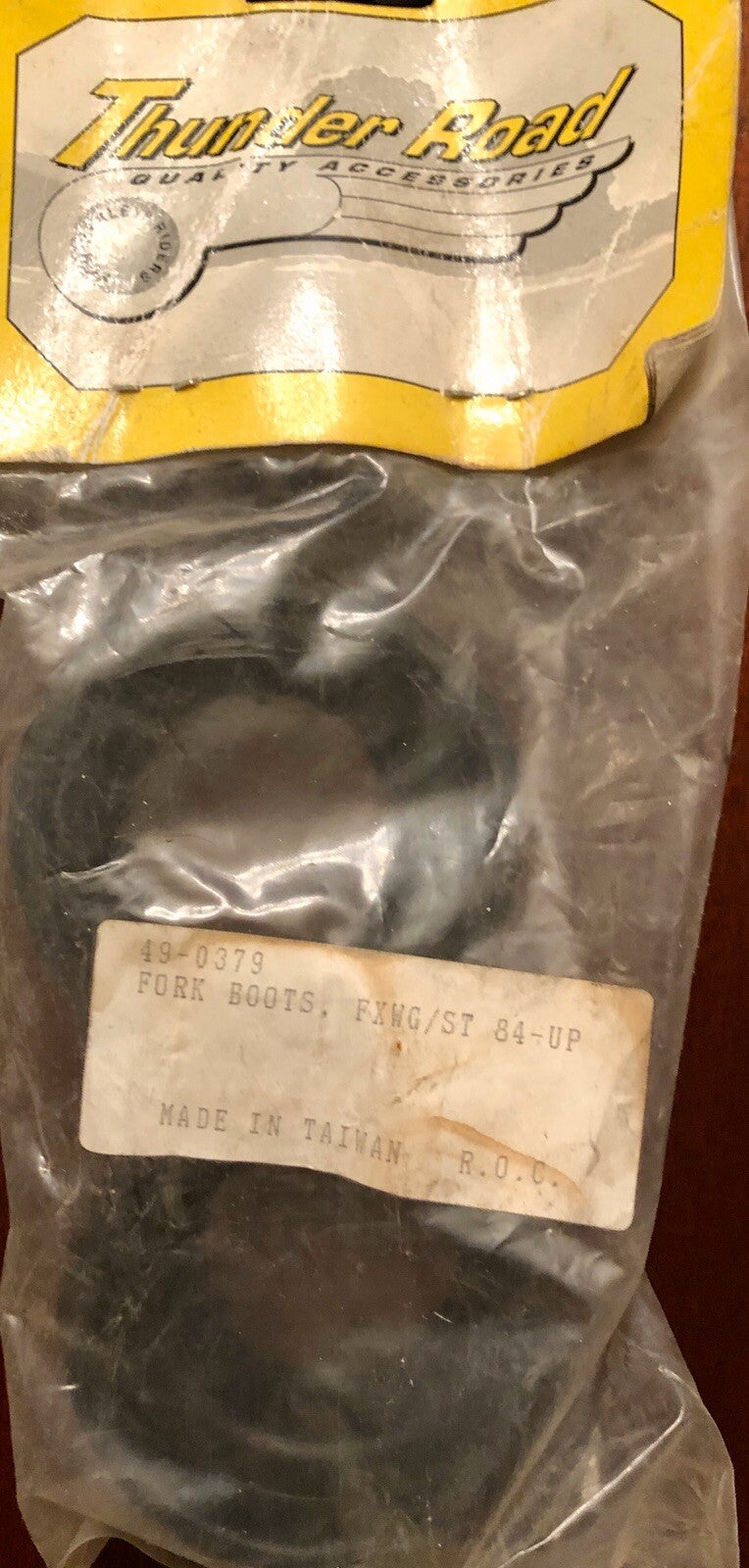 
  
  49-0379 FORK BOOTS  HARLEY  1984-UP   FXWG ,  FXST    OEM 4520-80 NOS
  
