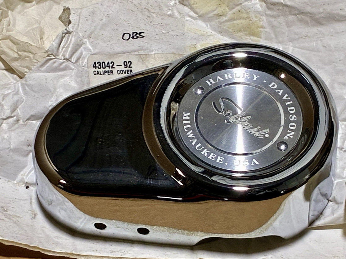 
  
  43042-92 HARLEY-DAVIDSON SOFTAIL MILWAUKEE, USA  CALIPER COVER OEM NOS
  

