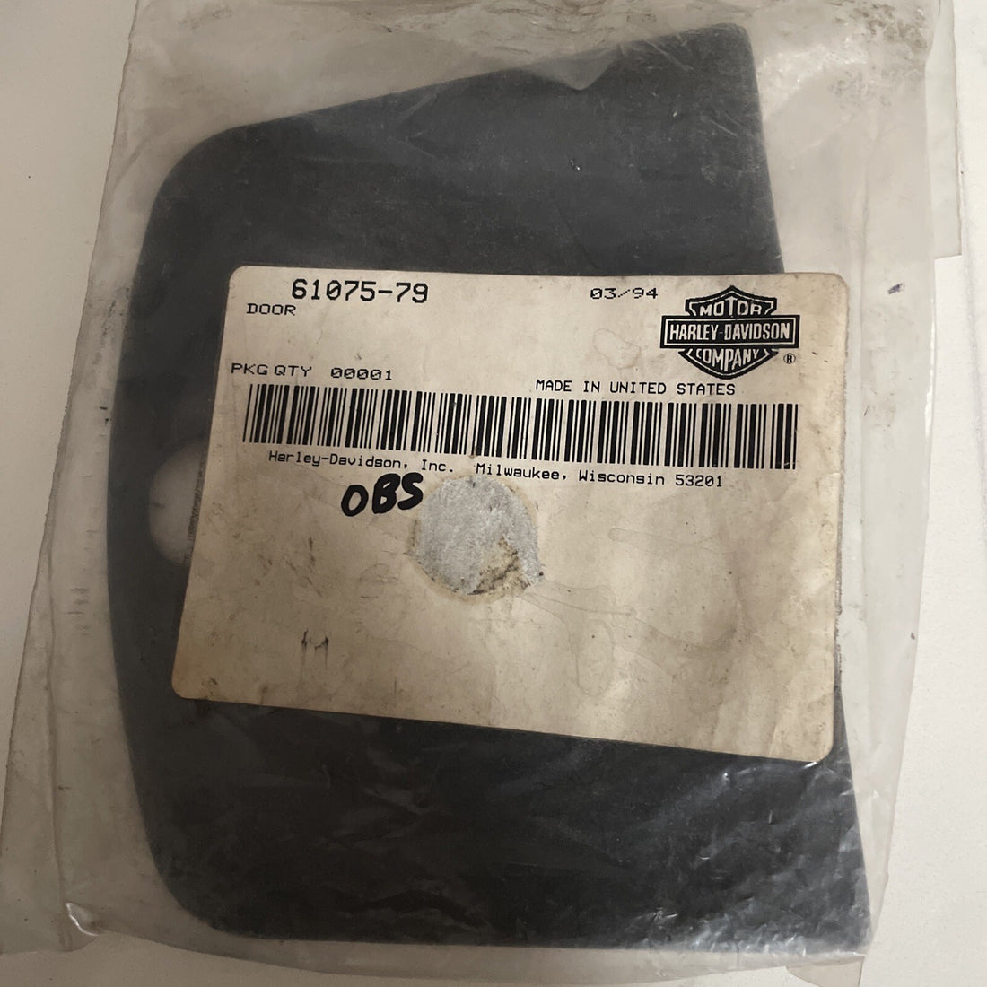 
  
  61075-79 HARLEY-DAVIDSON FUEL TANK DOOR NOS OEM
  

