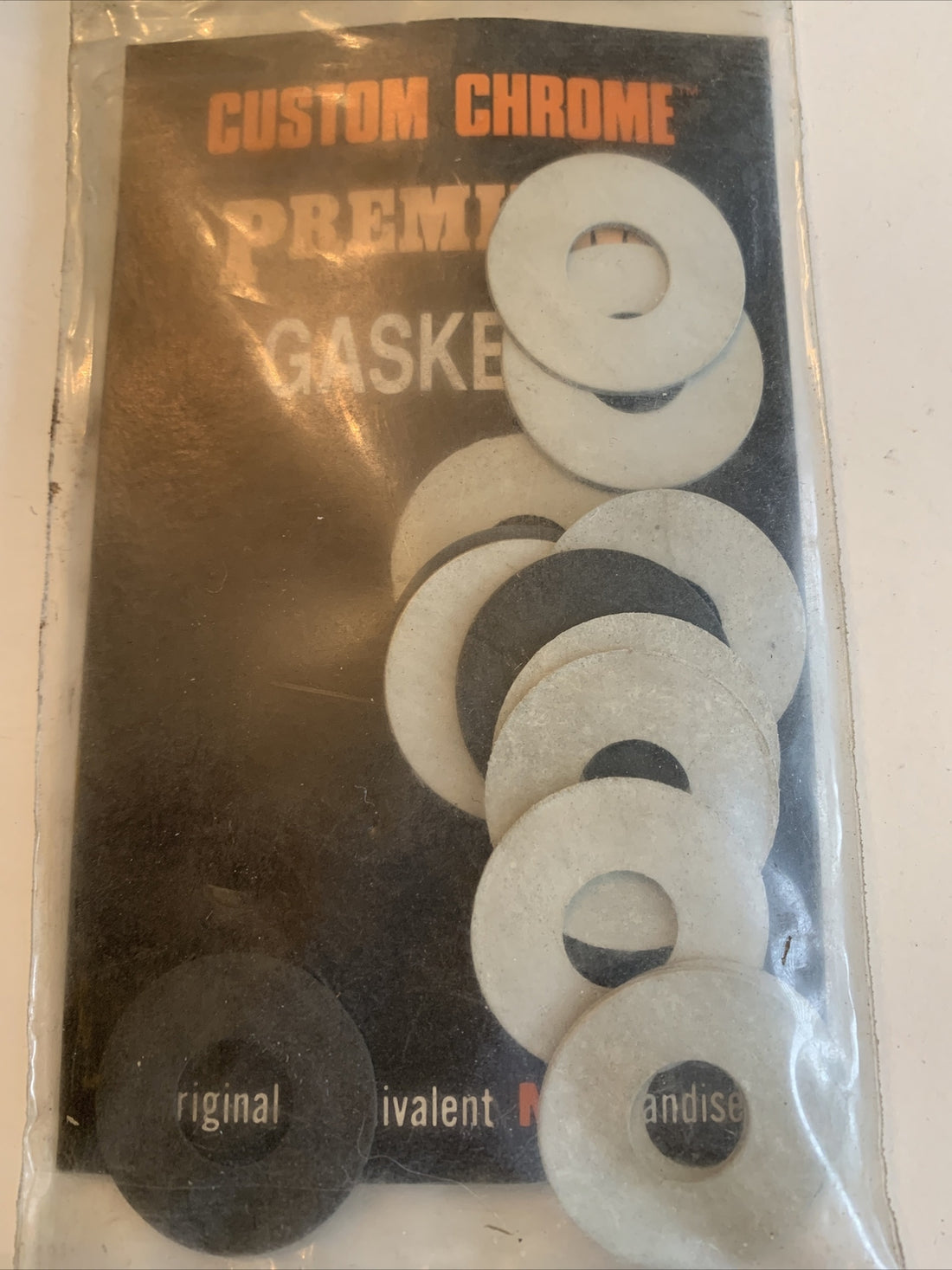 
  
  1977-1990 SPORTSTER, XL  FOOTREST BOSS GASKET LEFT SIDE HARLEY-DAVIDSON 34624-77
  
