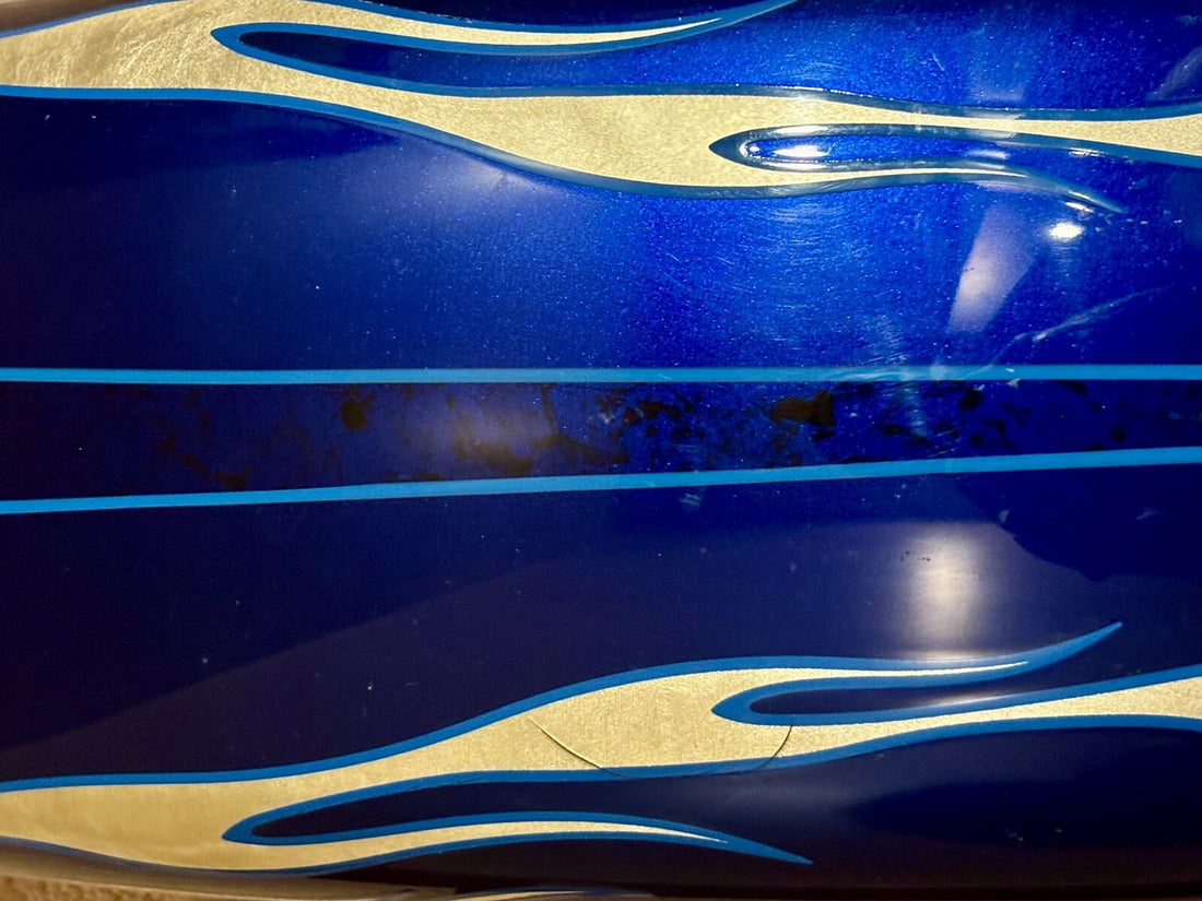 
  
  HARLEY-DAVIDSON 2007-2017 FATBOY FRONT FENDER CUSTOM BLUE W/ SILVER FLAMES OEM
  
