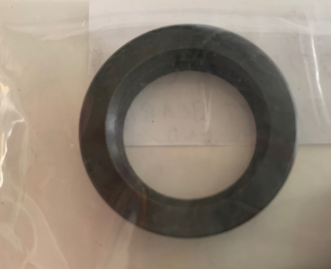 10-0429 V-TWIN HARLEY BIG TWIN 1940-1954 LEFT BEARING END SPACER  24776-40 NOS