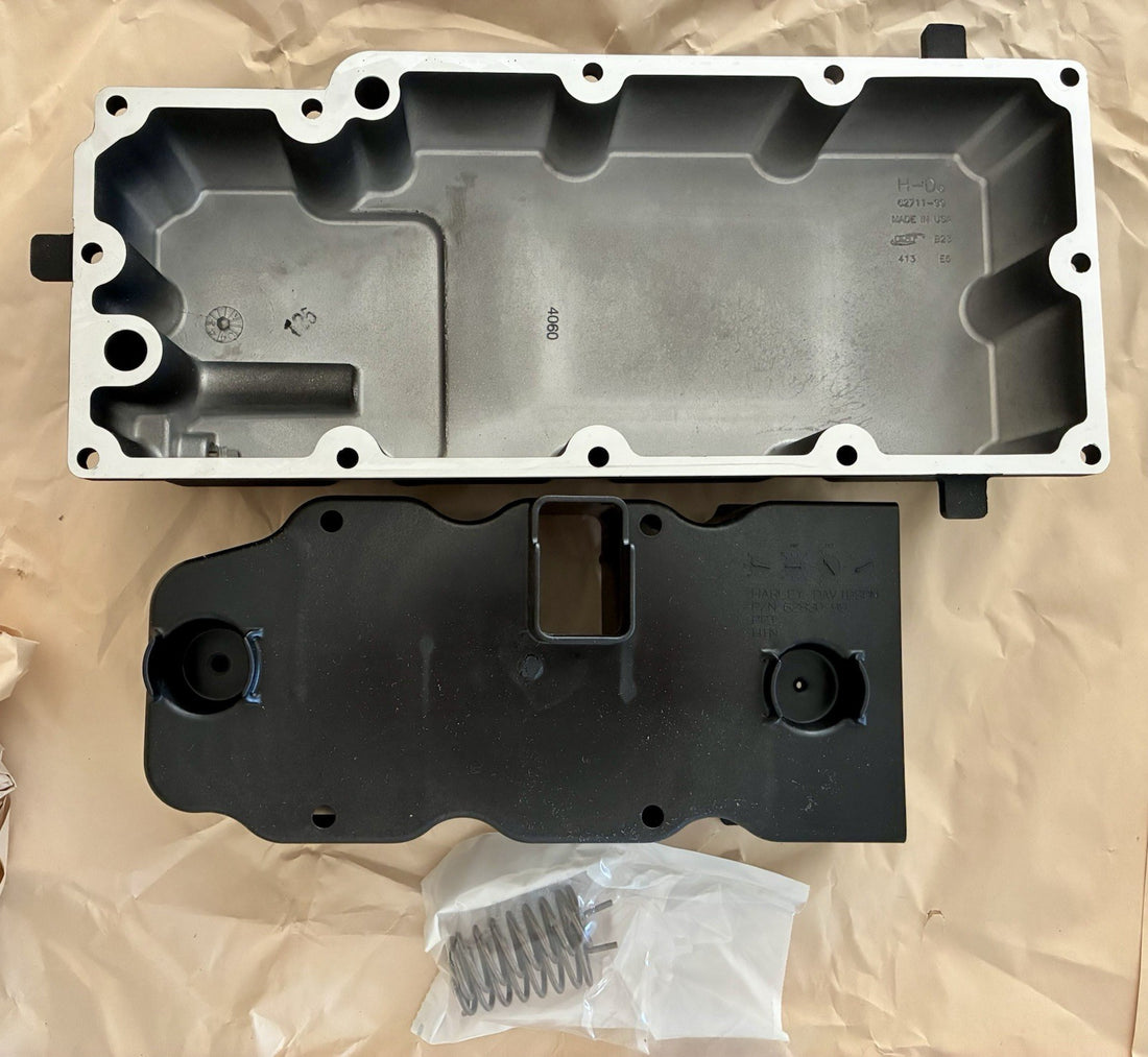 
  
  62711-99 62830-99 HARLEY-DAVIDSON TOURING  OIL PAN & BAFFLE BLACK NOS
  
