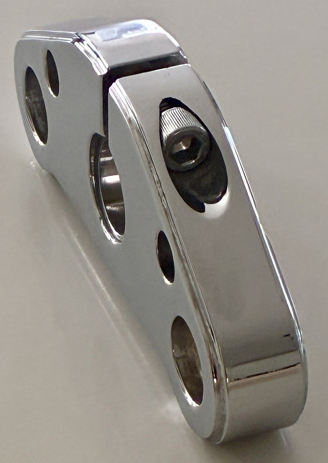 
  
  24-0994 V-TWIN 1988-2006 FXSTS HARLEY  CHROME BILLET TOP TRIPLE TREE
  
